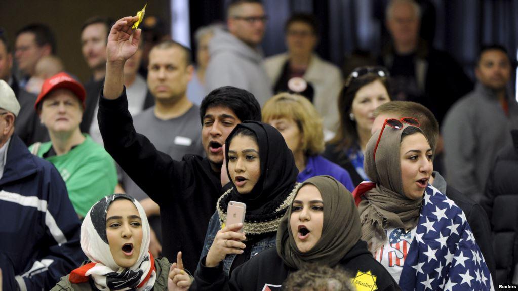 Supporters of Muslim Americans outnumber Muslim haters