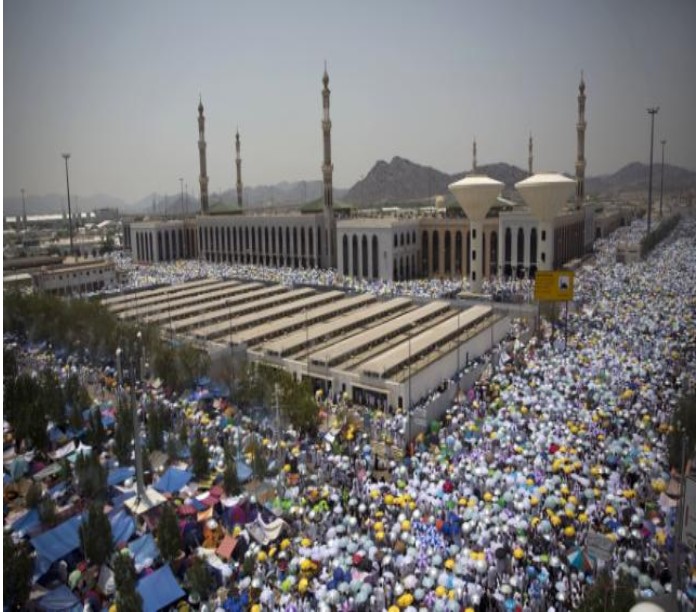 Muslims around world celebrate Eid as hajj enters final days