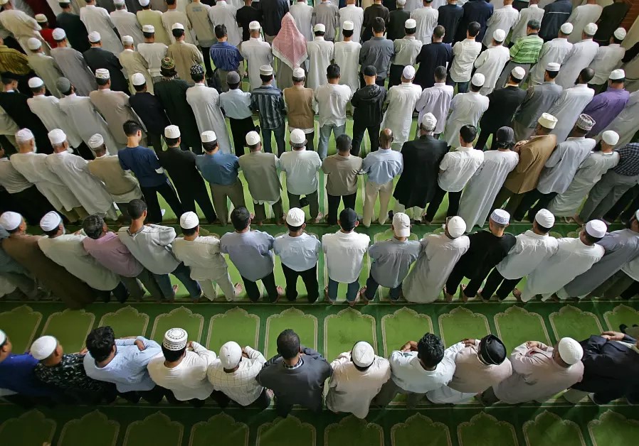 POLL: MUSLIMS TO OVERTAKE JEWS AS 2ND LARGEST RELIGION IN U.S. BY 2040