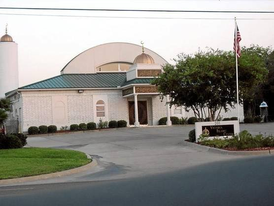 Texas mosque welcomes members of church damaged by car crash
