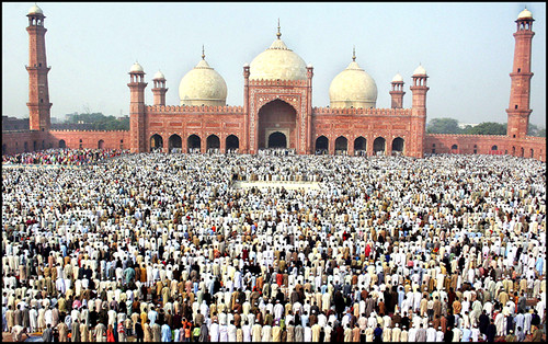 Pakistan dedicates Eid to Kashmir after India strips region of special status