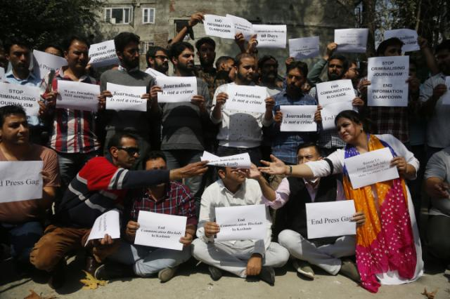 Journalists in Kashmir protest India's curbs on press